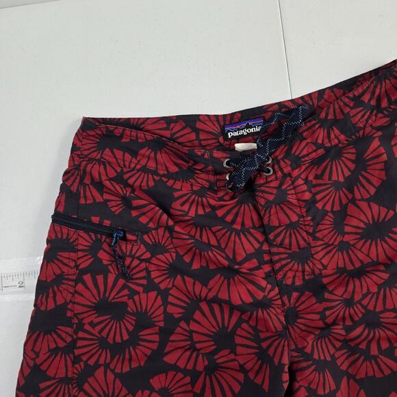Patagonia Men's 30 Board Shorts Red Black Floral Swim Surf Trunks 6353‎ - Picture 3 of 11